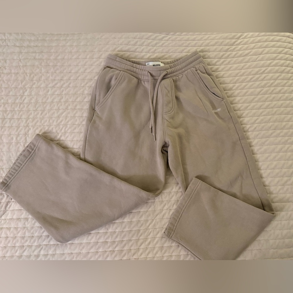 Men’s Hollister Beige Sweatpants, size Small